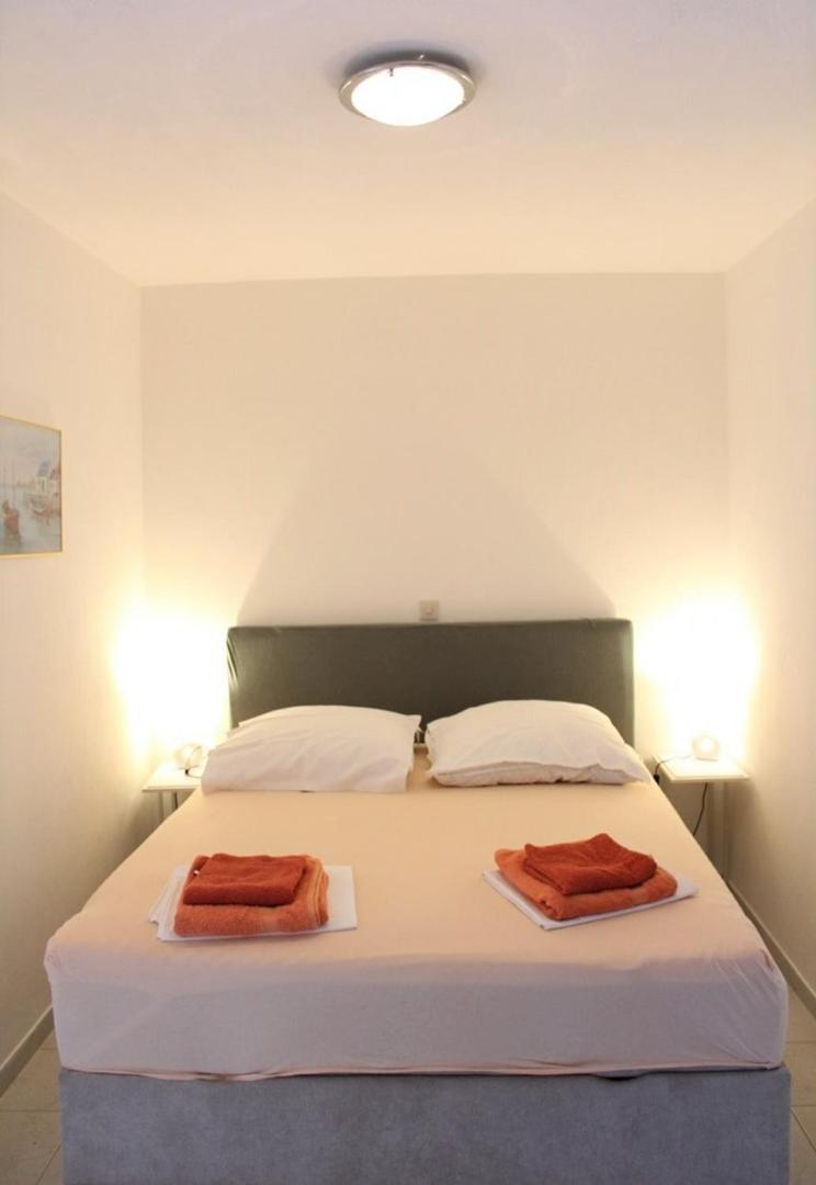Apartment Bajuti Примоштен Экстерьер фото