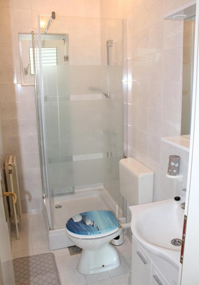 Apartment Bajuti Примоштен Экстерьер фото