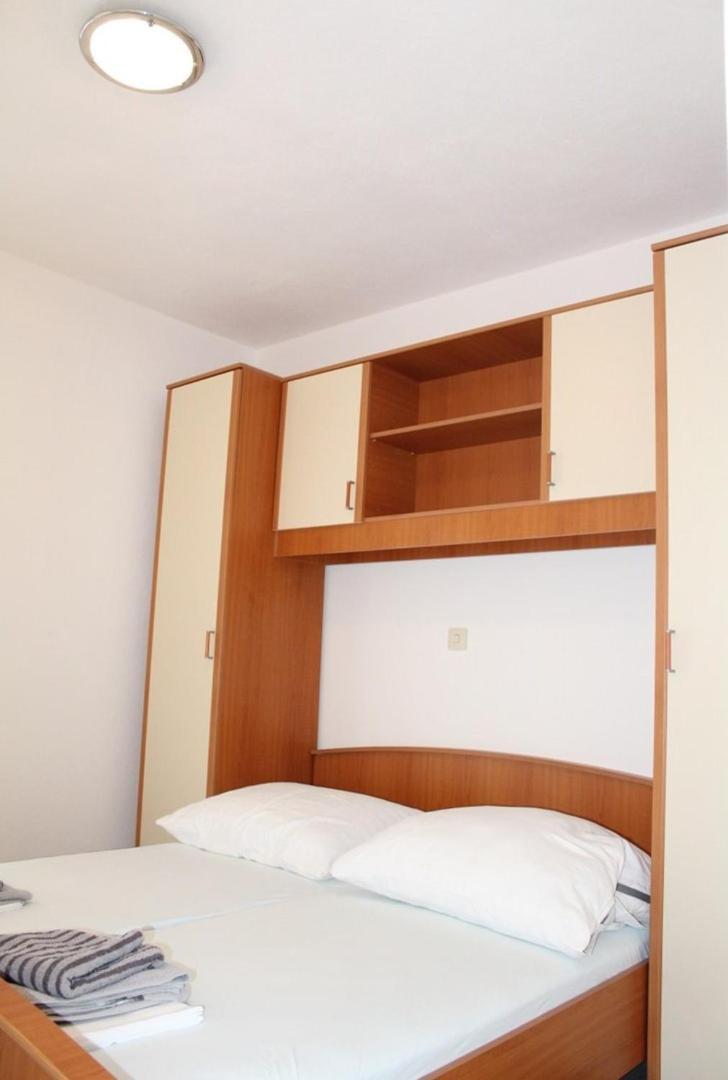 Apartment Bajuti Примоштен Экстерьер фото