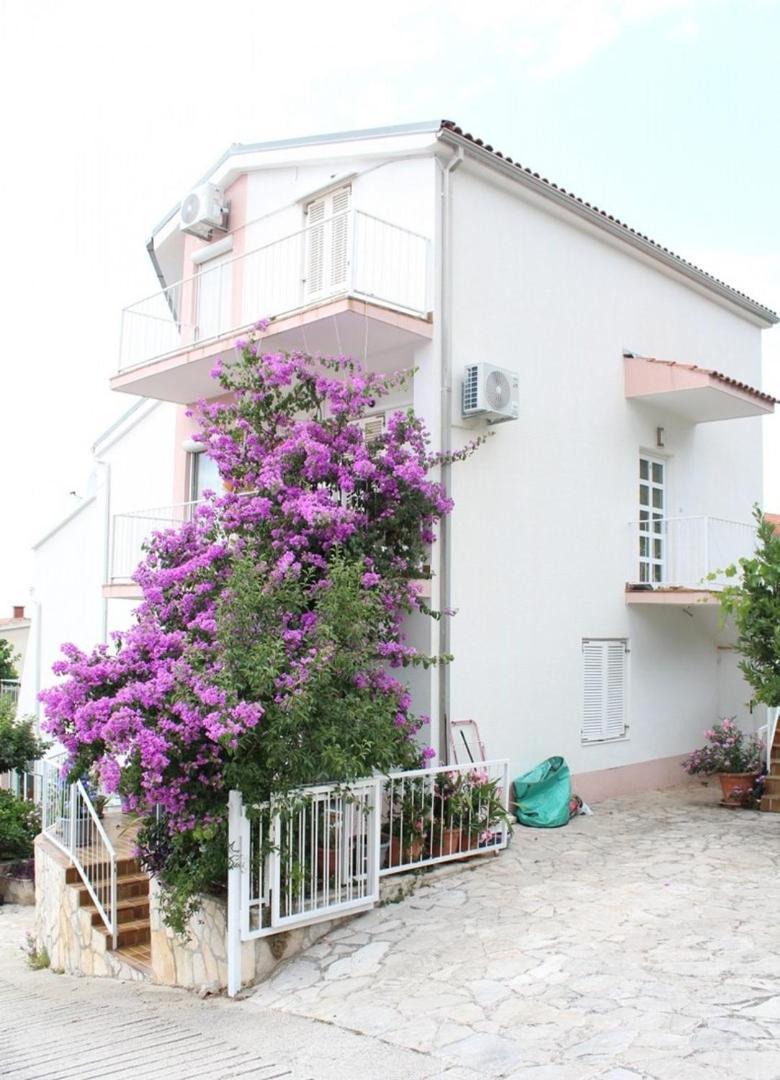Apartment Bajuti Примоштен Экстерьер фото